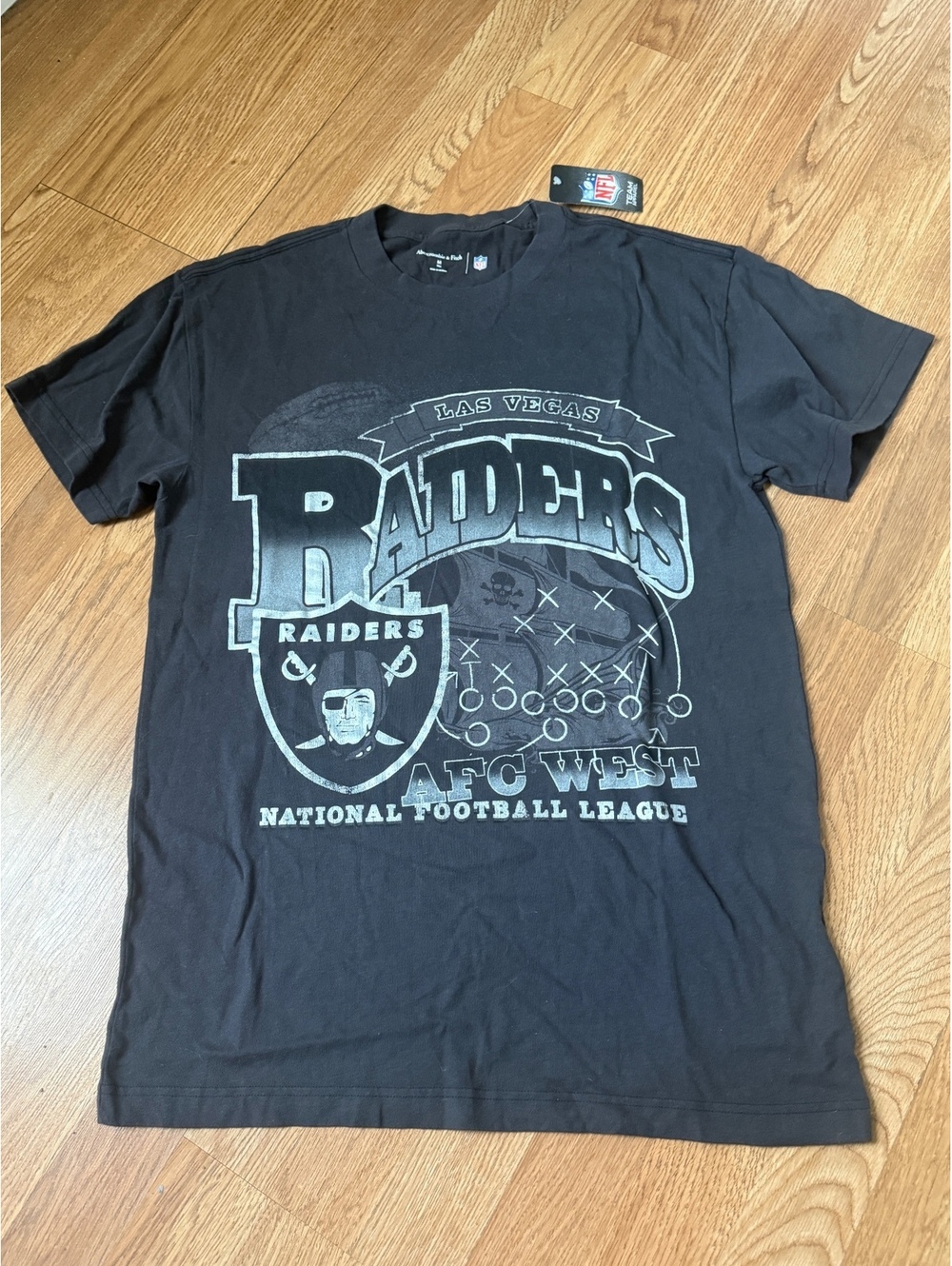Abercrombie & Fitch NFL Las Vegas Raiders Graphic T-Shirt, Size M Tall